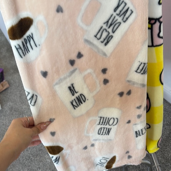 Cozy Printed Fleece Blanket - Picture 3 of 3